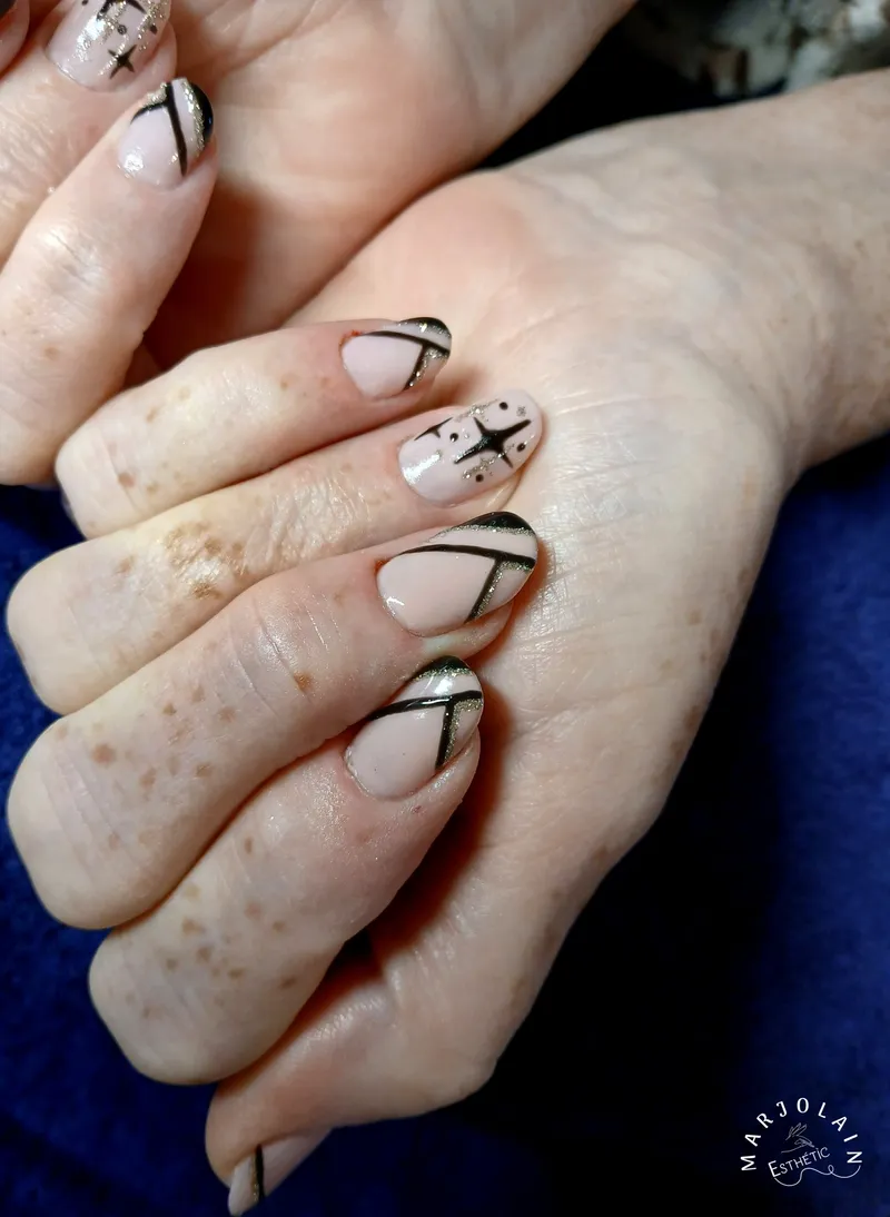 Gainage-renfo sur ongles naturels nail art élaboré